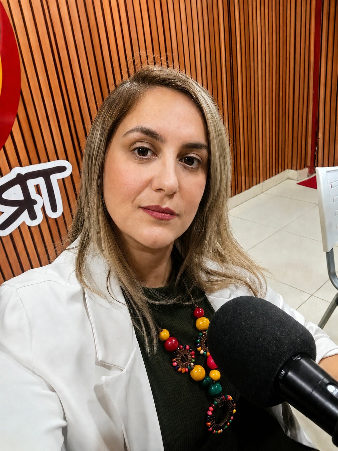 Taciana durante entrevista na Rádio TransRio